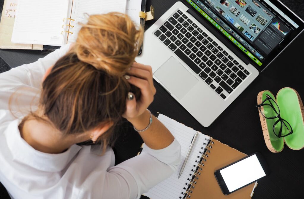 最近イライラする…それは自律神経が乱れているサインかも！原因や対処法は？